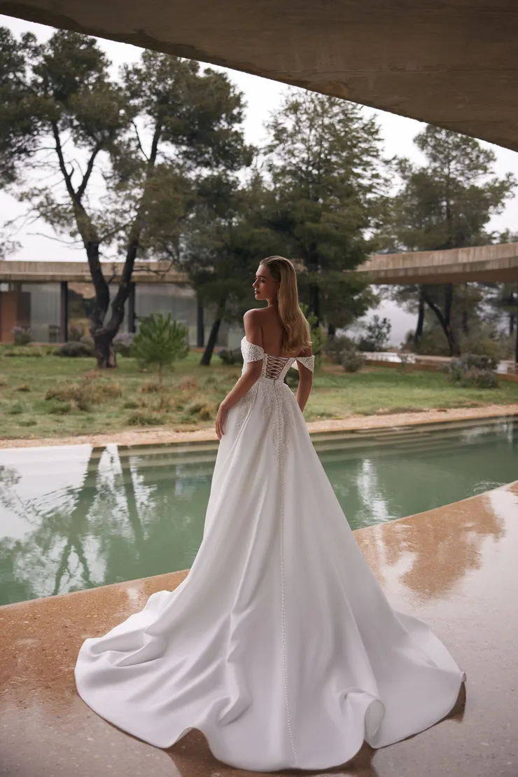 Eva Lendel Backface Thumbnail Image