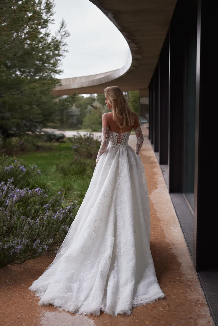 Eva Lendel Backface Thumbnail Image