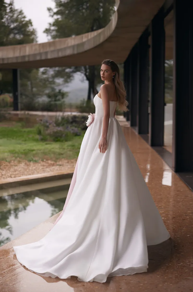 Eva Lendel Backface Thumbnail Image