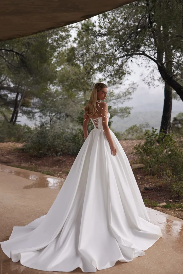 Eva Lendel Backface Thumbnail Image