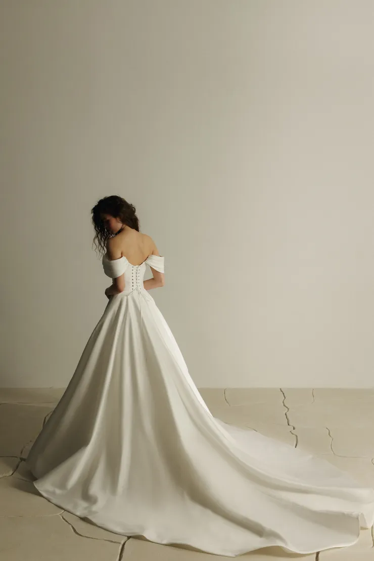 Eva Lendel Backface Thumbnail Image