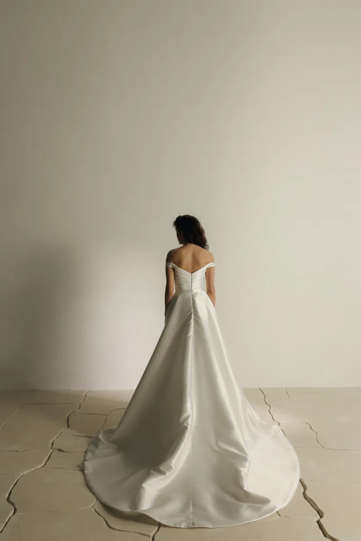 Eva Lendel Backface Thumbnail Image