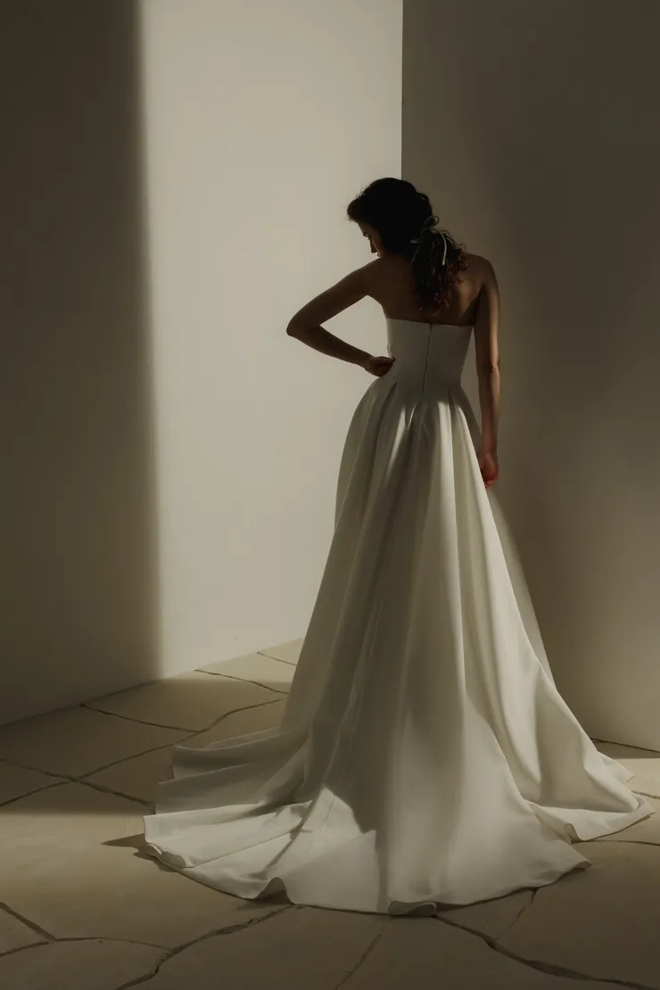 Eva Lendel Backface Thumbnail Image