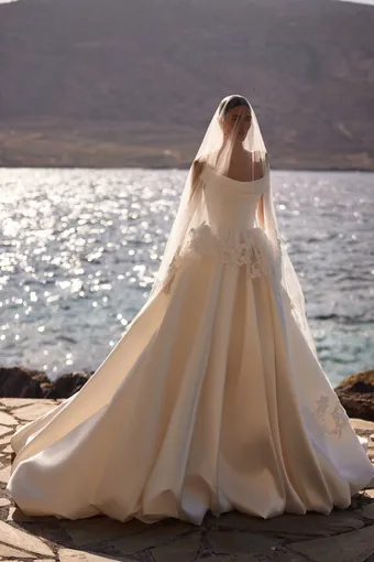 Milla Nova Coraline #1 frontface vertical thumbnail