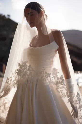 Milla Nova Coraline #2 frontface vertical cropped thumbnail