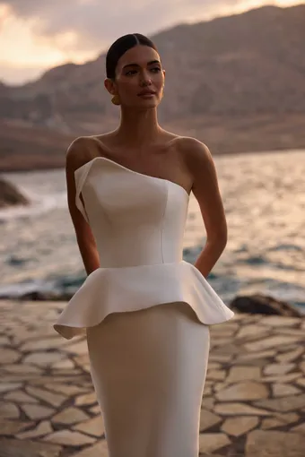 Milla Nova Rosalia #9 frontface vertical cropped thumbnail