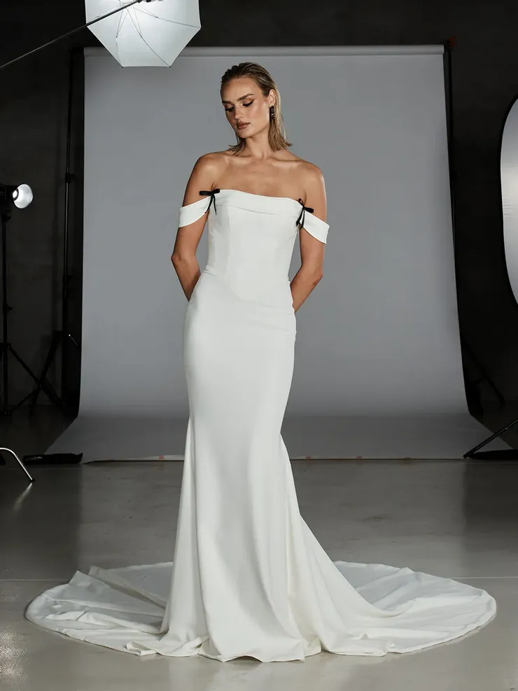 Evie Young EY668 #1 frontface vertical picture