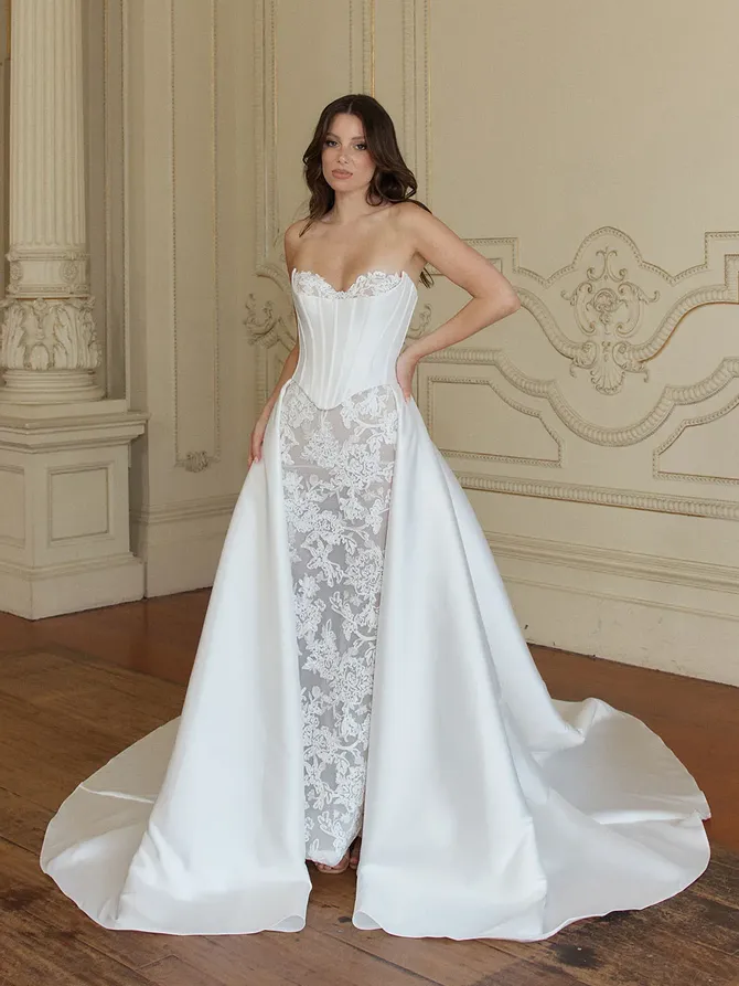 イジュノ　ペンラ　STUNNING US Jeune Bridal - Lizzano | The Bridal Boutique by MaeMe
