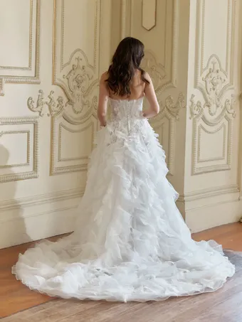 Jeune Bridal Giovanna #8 vertical thumbnail