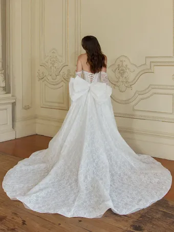 Jeune Bridal Vivonne #1 vertical thumbnail