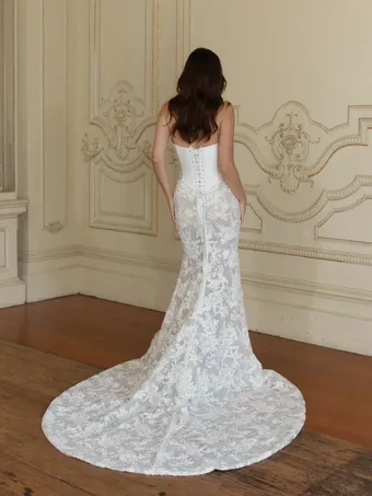 Jeune Bridal Lizzano #1 vertical thumbnail