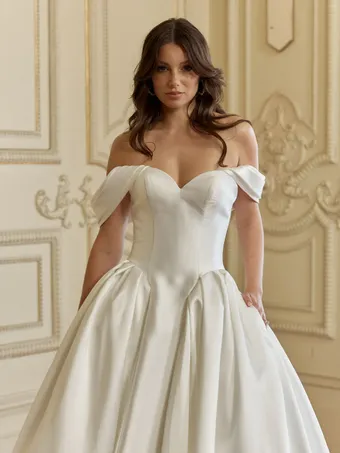 Jeune Bridal Caletti #1 vertical thumbnail