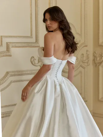 Jeune Bridal Caletti #4 vertical thumbnail