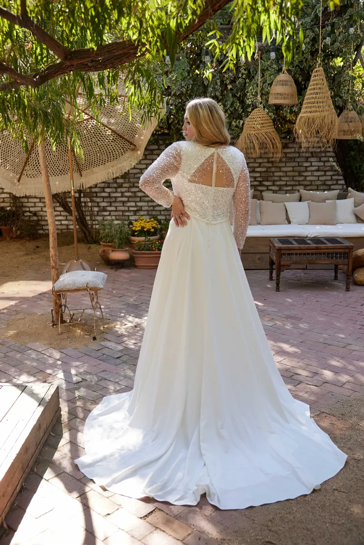 Abby Curvy Style #1663Z Backface Thumbnail Image