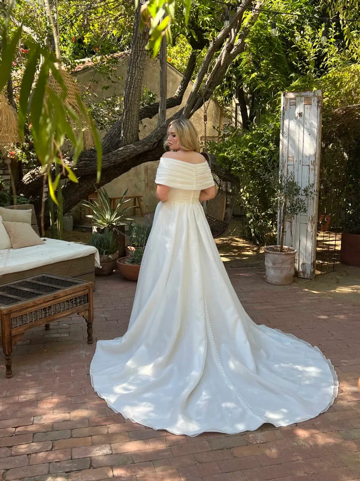 Abby Curvy Style #92018Z Backface Thumbnail Image