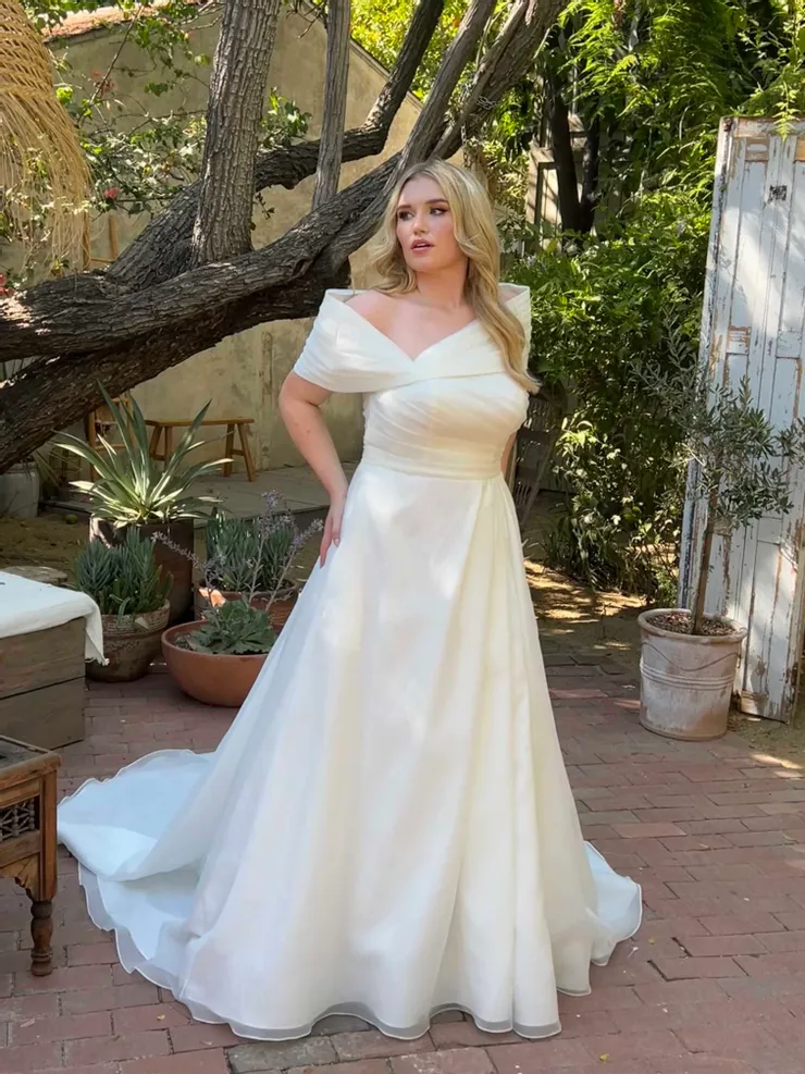 Abby Curvy Style #92018Z Default Thumbnail Image