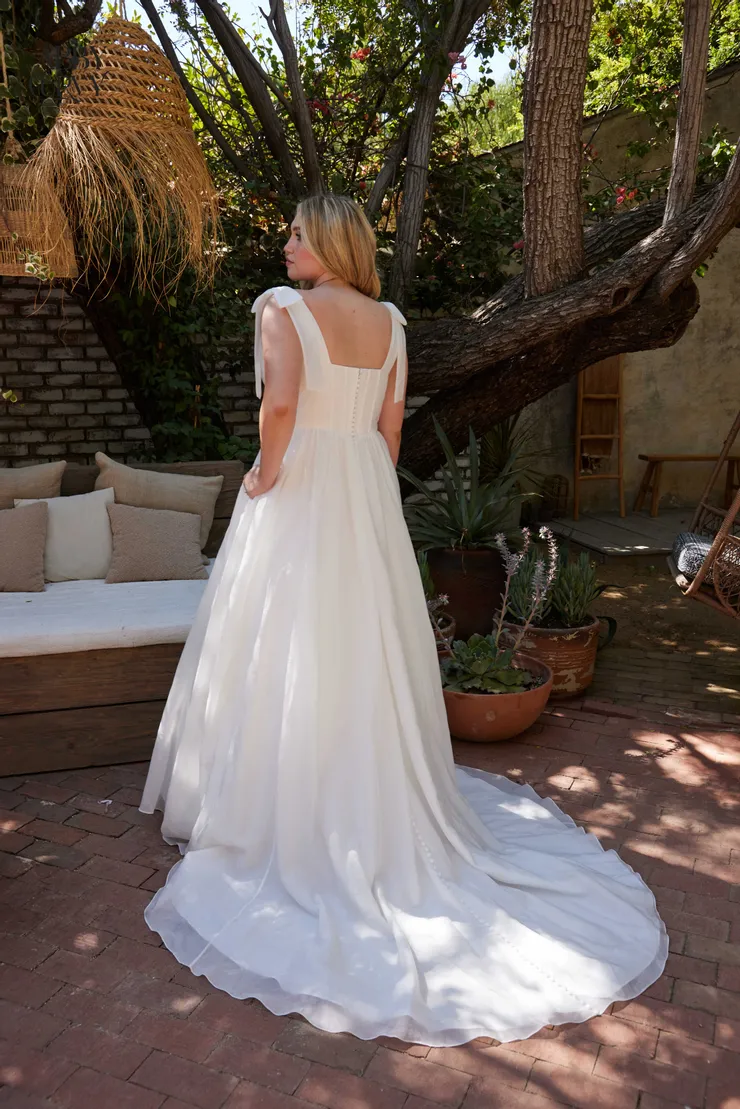 Abby Curvy Style #92022Z Backface Thumbnail Image
