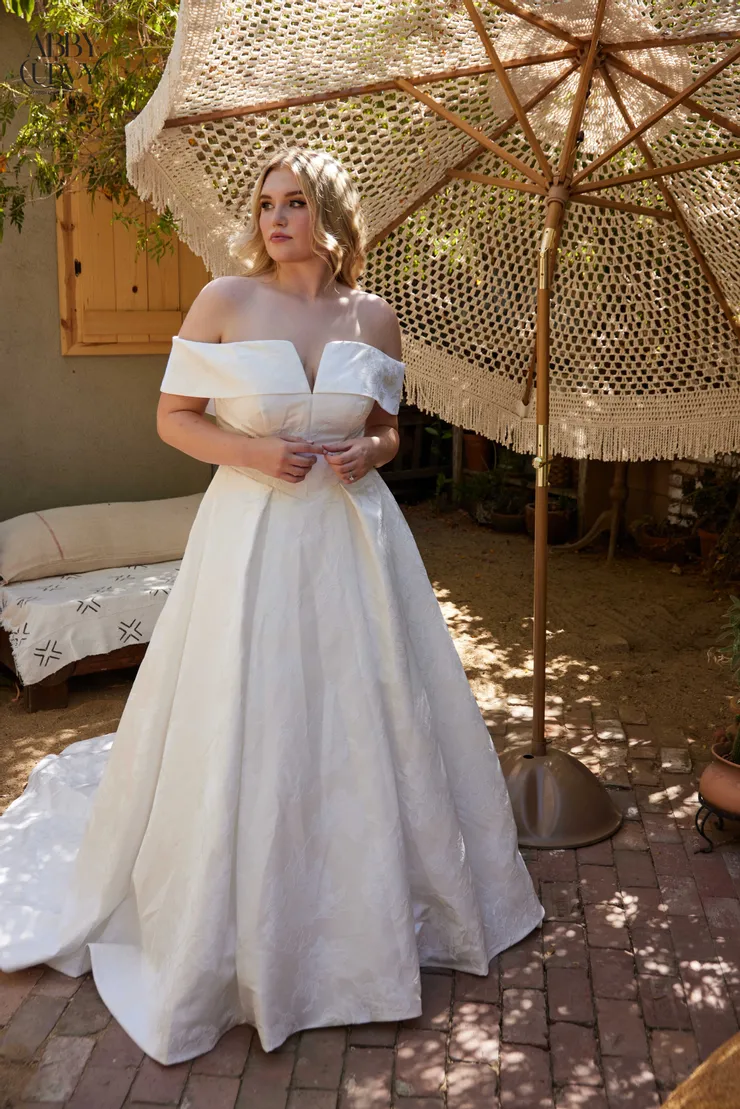 Abby Curvy Style #92026Z Default Thumbnail Image