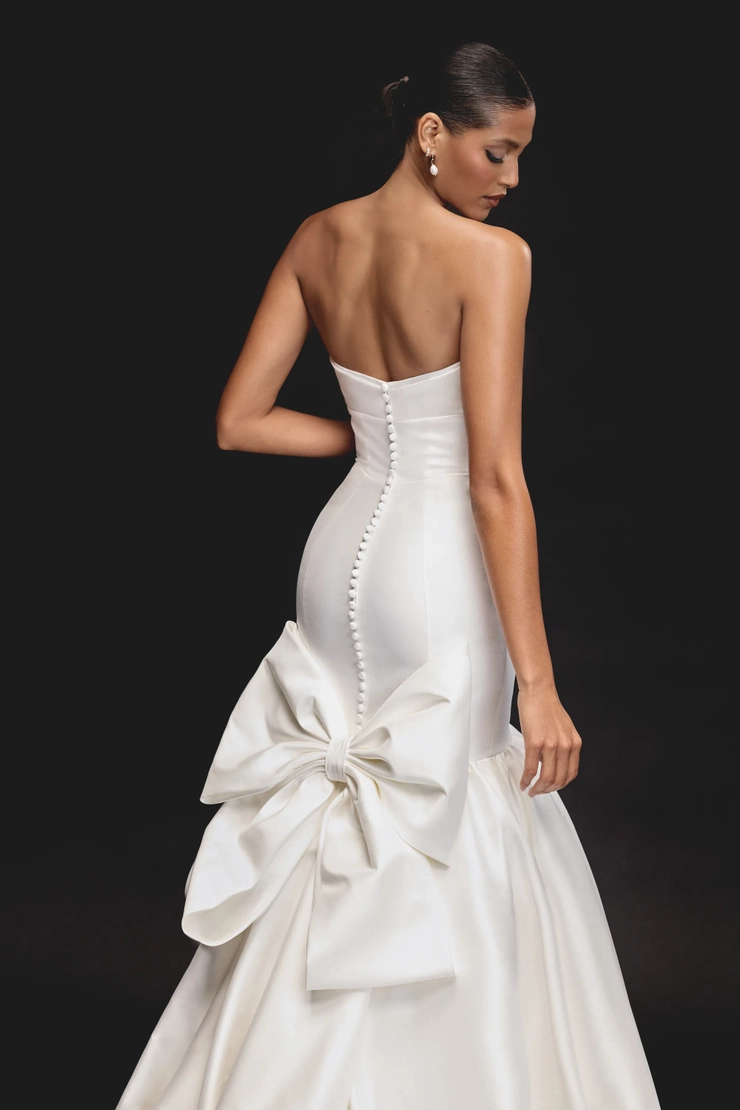 Justin Alexander Signature Style #Amaya #4 backface vertical cropped picture