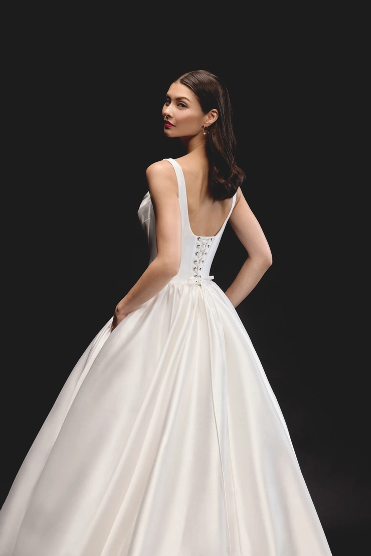 Justin Alexander Signature Style #Maris #5 backface vertical cropped picture