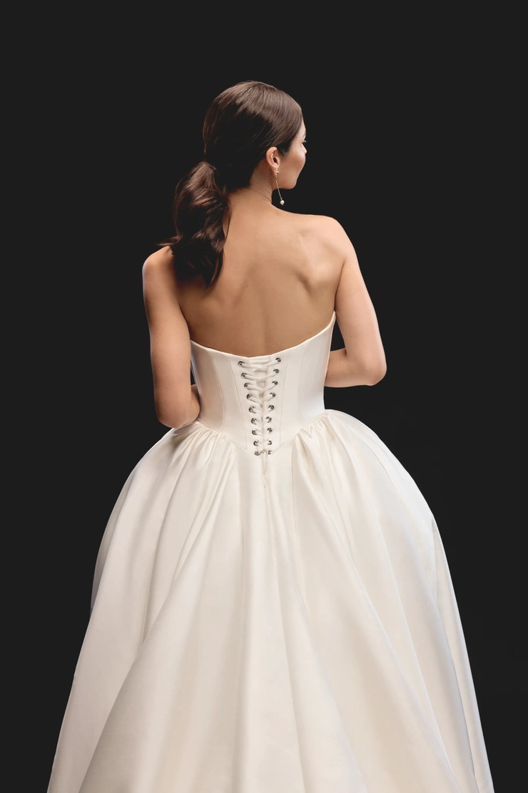 Justin Alexander Signature Style #Eira #7 backface vertical cropped picture