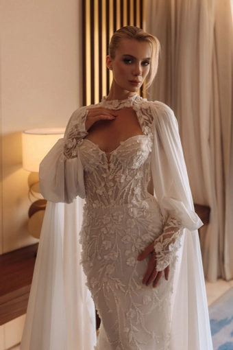 Giovanna Alessandro Seda #3 frontface vertical cropped thumbnail