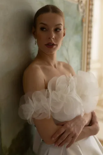 Verdin Bridal Blanche Style #Lily #4 frontface vertical cropped thumbnail