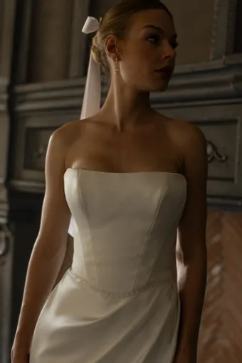 Verdin Bridal Blanche Style #Pansy #4 frontface vertical cropped thumbnail