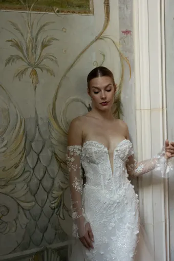 Verdin Bridal Couture Style #Alice #4 frontface vertical cropped thumbnail