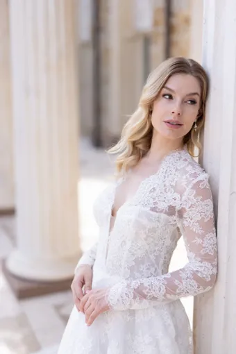 Verdin Bridal Couture Style #Amelie #5 frontface vertical cropped thumbnail