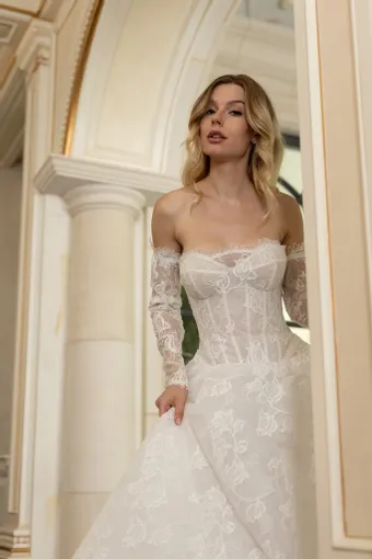 Verdin Bridal Couture Style #Antoinette #4 frontface vertical cropped thumbnail