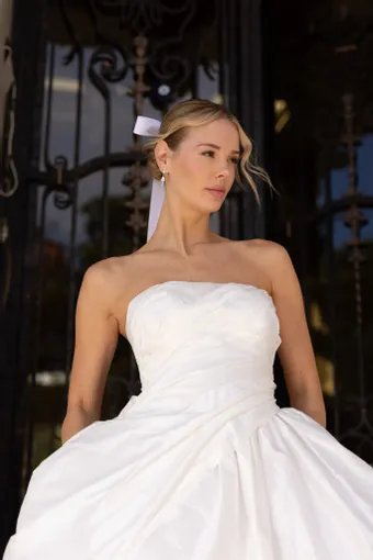 Verdin Bridal Couture Style #Colette #4 frontface vertical cropped thumbnail