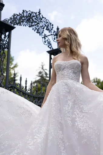 Verdin Bridal Couture Style #Liana #4 frontface vertical cropped thumbnail