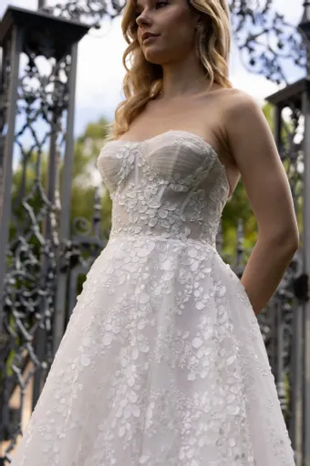 Verdin Bridal Couture Style #Liana #5 frontface vertical cropped thumbnail