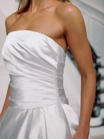 Verdin Bridal Couture Style #Adela #2 frontface vertical cropped thumbnail