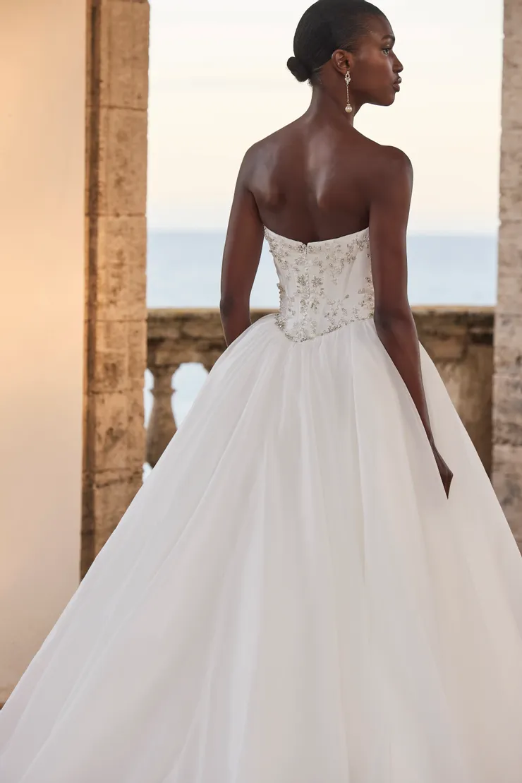 Veni Infantino Style #63131 #3 backface vertical cropped picture