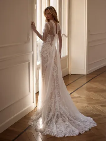 Milla Nova Lunova #1 vertical thumbnail