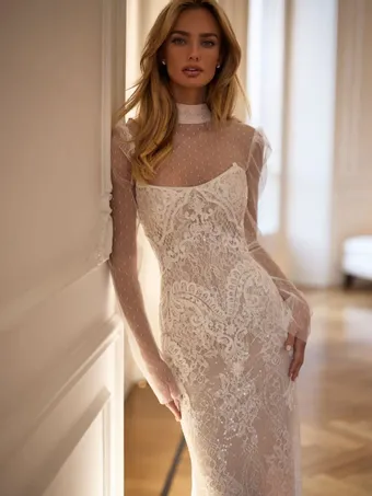 Milla Nova Lunova #5 vertical thumbnail