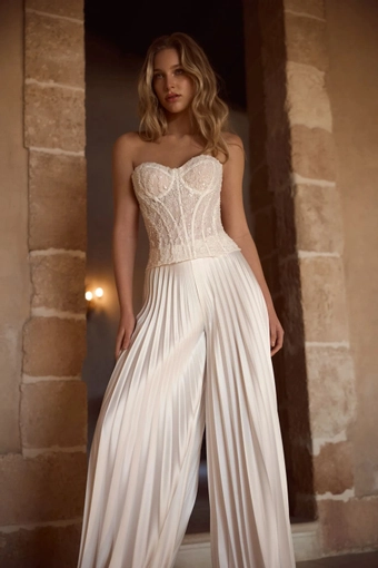 Daria Karlozi Style #08370 #8 frontface vertical cropped thumbnail
