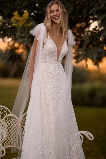 Daria Karlozi Style #08373 #2 frontface vertical cropped thumbnail