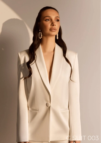 Giovanna Alessandro G SUIT 03 #1 frontface vertical cropped thumbnail