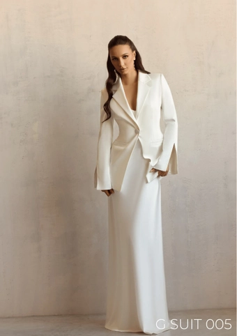 Giovanna Alessandro G SUIT 05 #0 default frontface vertical thumbnail