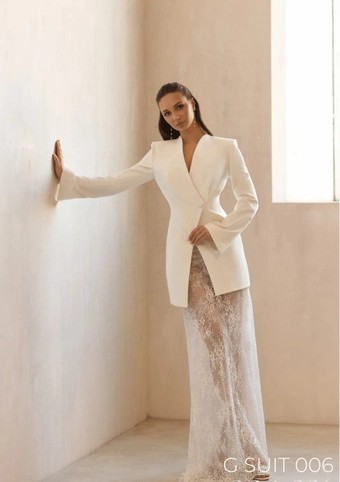 Giovanna Alessandro G SUIT 06 #1 frontface vertical thumbnail