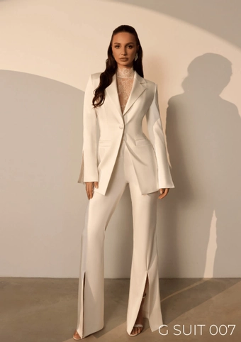 Giovanna Alessandro G SUIT 07 #0 default frontface vertical thumbnail
