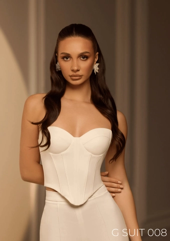 Giovanna Alessandro G SUIT 08 #1 frontface vertical cropped thumbnail