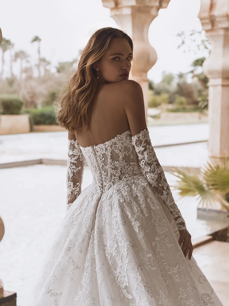 Enzoani Style #Valen #11 backface vertical cropped picture