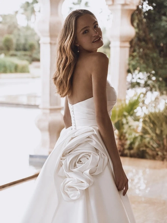 Enzoani Style #Valencia #6 backface vertical cropped thumbnail