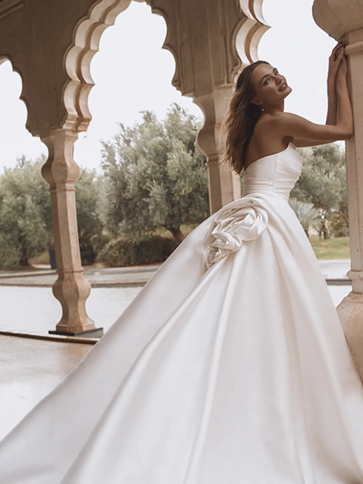 Enzoani Style #Valencia #7 backface vertical cropped picture