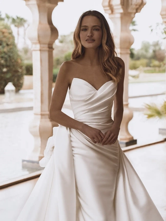 Enzoani Style #Valencia #5 frontface vertical cropped thumbnail