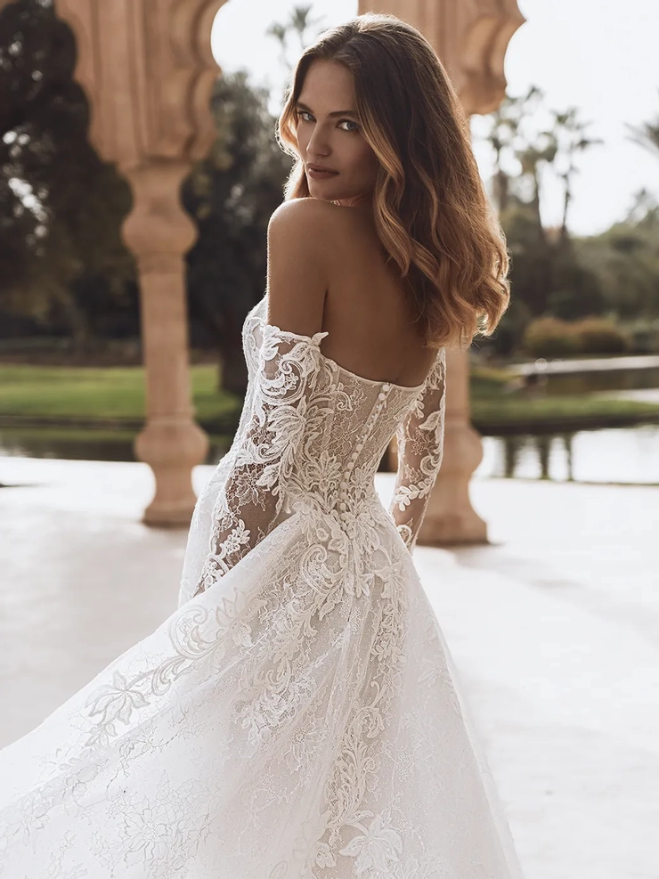 Enzoani Style #Vanessa #5 backface vertical cropped picture